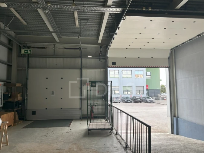 Armazém para Arrendamento em Póvoa de Santa Iria e Forte da Casa Foto 4