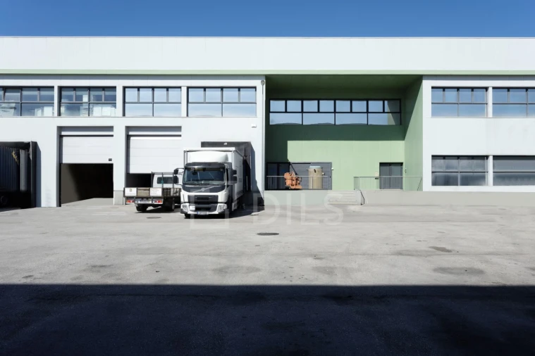 Armazém para Arrendamento em Póvoa de Santa Iria e Forte da Casa