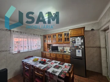 Moradia T4 para Venda em Santa Maria, São Pedro e Matacães