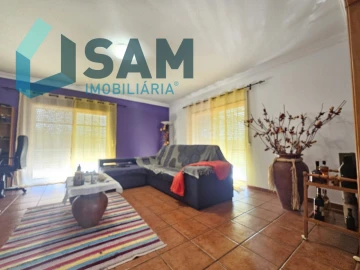 Moradia T4 para Venda em Santa Maria, São Pedro e Matacães