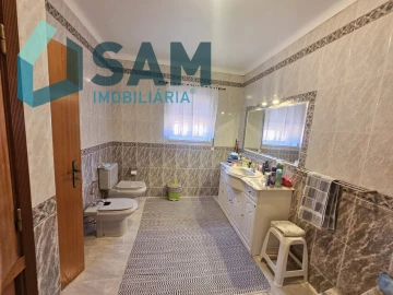 Moradia T4 para Venda em Santa Maria, São Pedro e Matacães