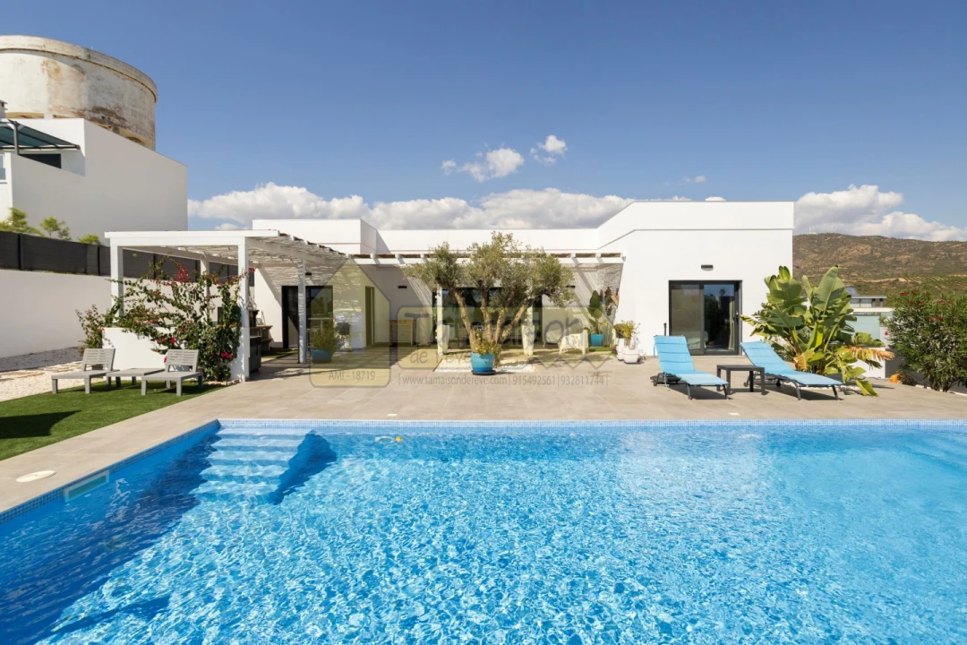 Moradia T3 para Venda em Quelfes Foto 1