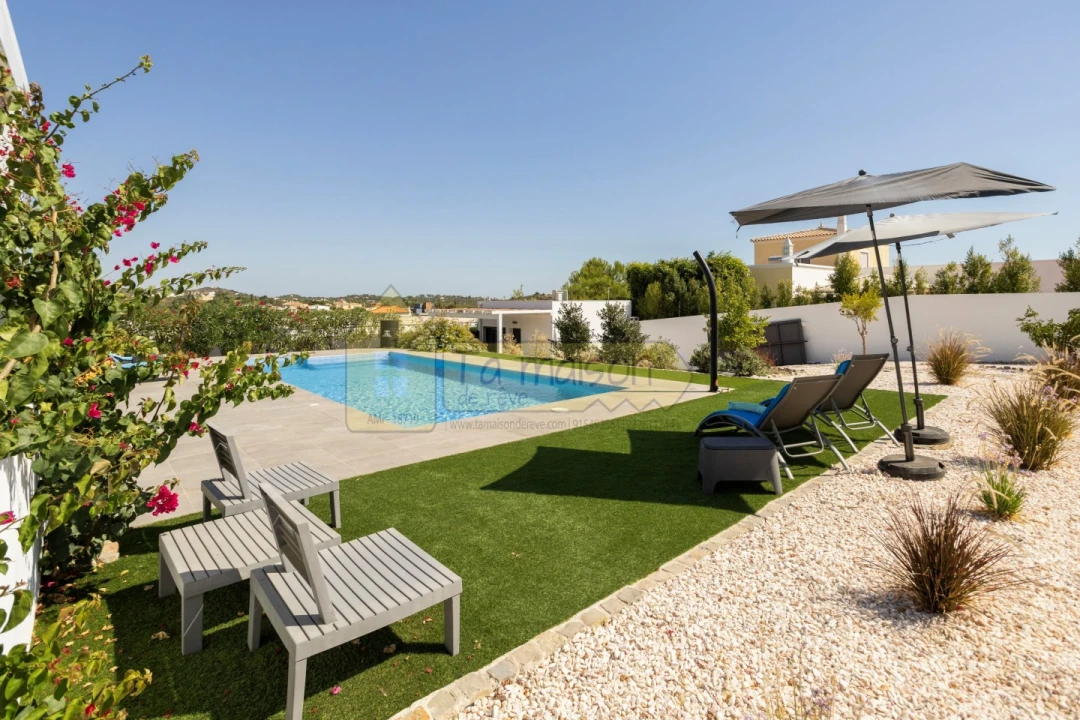 Moradia T3 para Venda em Quelfes Foto 29