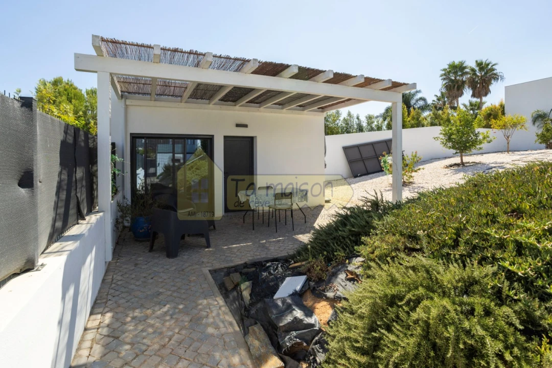 Moradia T3 para Venda em Quelfes Foto 30