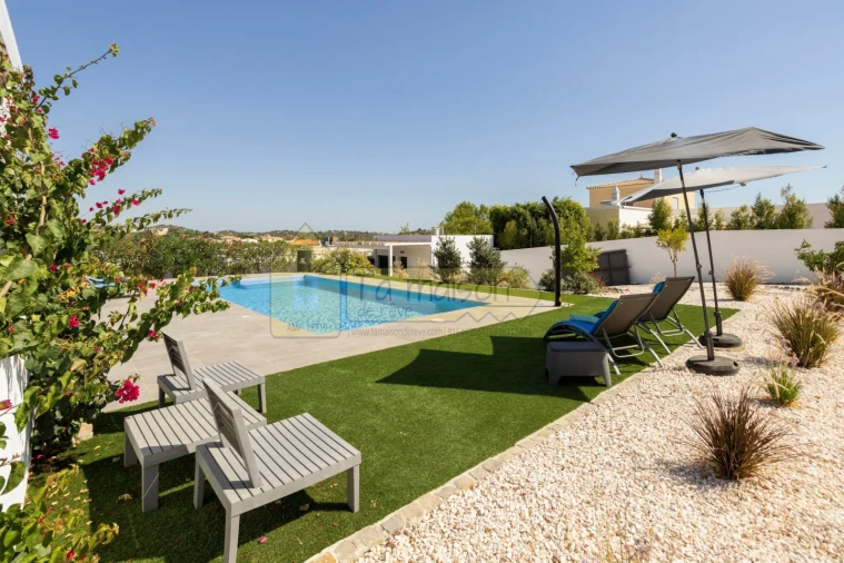 Moradia T3 para Venda em Quelfes Foto 29