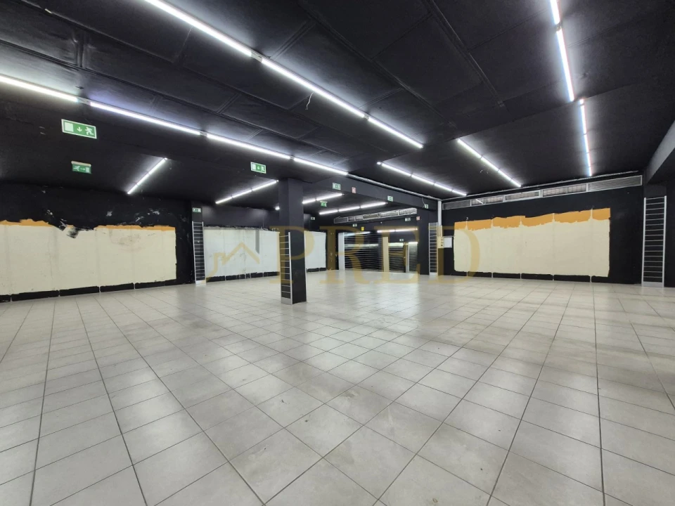 Loja para Arrendamento em Mafamude e Vilar do Paraíso Foto 12