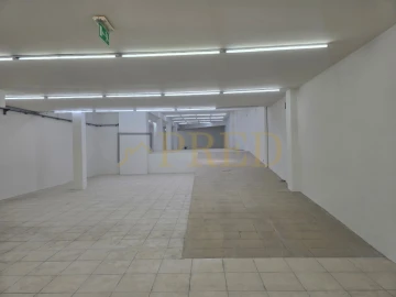 Loja para Arrendamento em Mafamude e Vilar do Paraíso