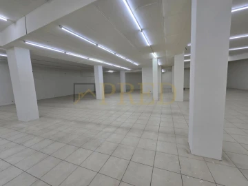 Loja para Arrendamento em Mafamude e Vilar do Paraíso