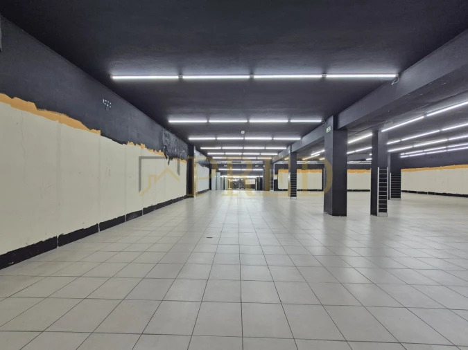 Loja para Arrendamento em Mafamude e Vilar do Paraíso Foto 11