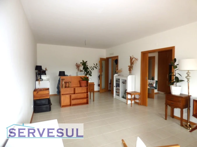 Apartamento T1 para Venda em Silves Foto 5