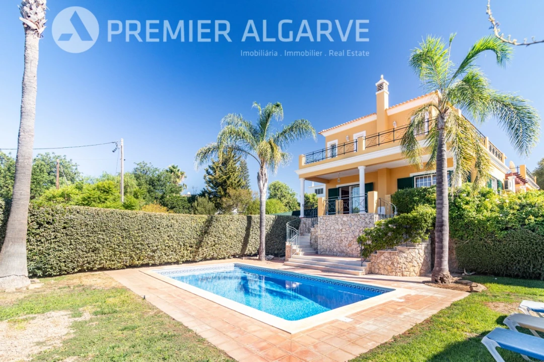 Moradia T4 para Venda em Boliqueime Foto 5