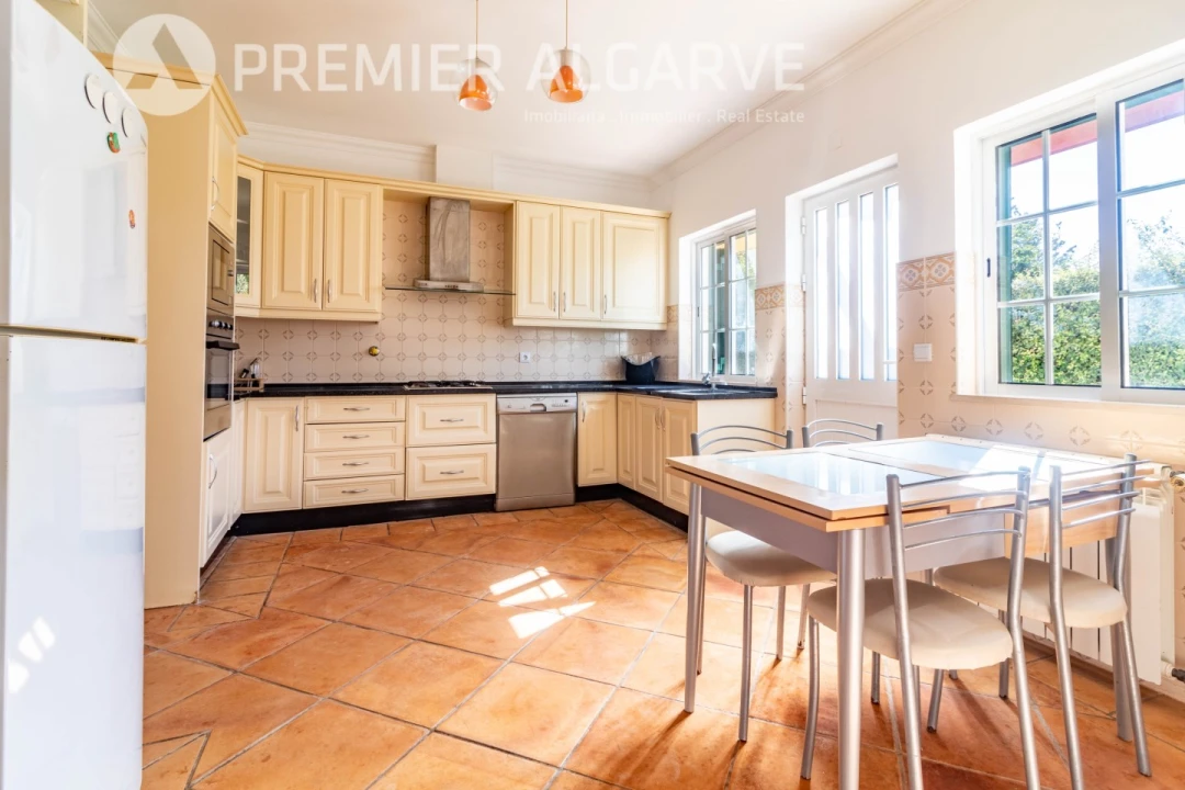 Moradia T4 para Venda em Boliqueime Foto 12