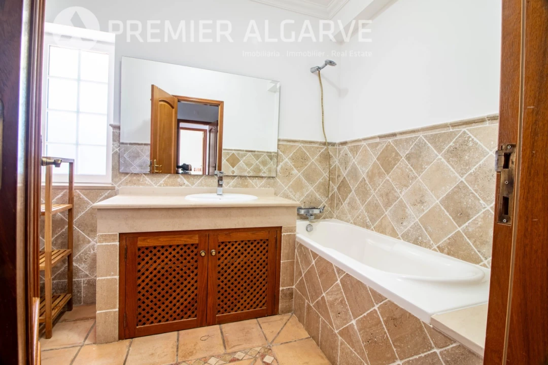 Moradia T4 para Venda em Boliqueime Foto 19