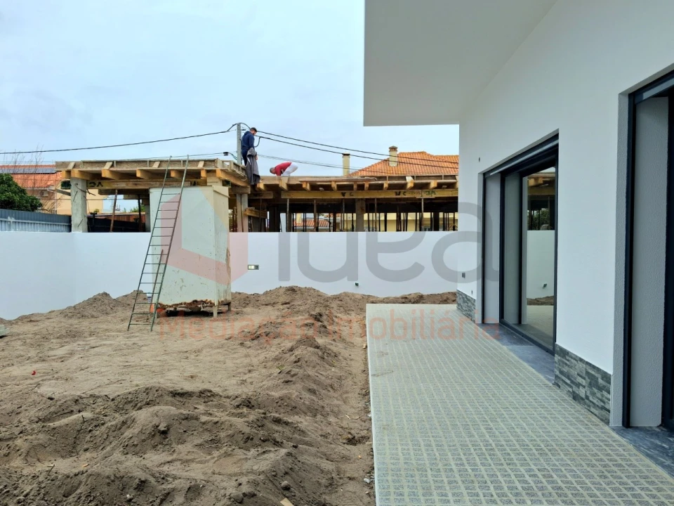 Moradia T3 para Venda em Fernao Ferro Foto 24