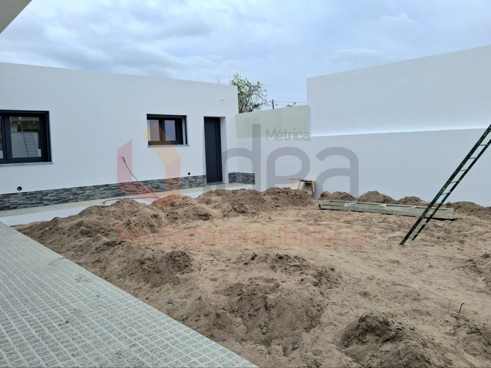 Moradia T3 para Venda em Fernao Ferro Foto 25