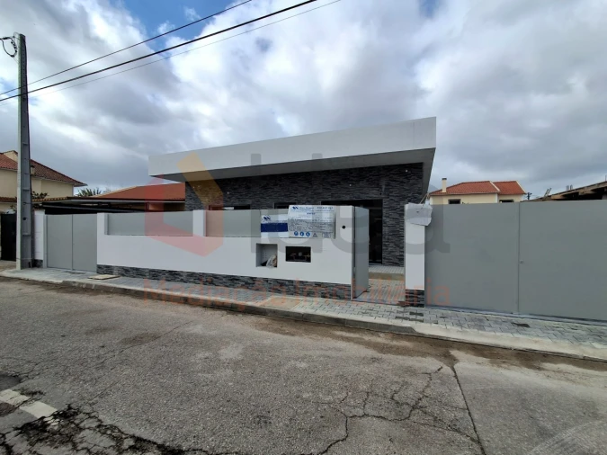 Moradia T3 para Venda em Fernao Ferro Foto 32