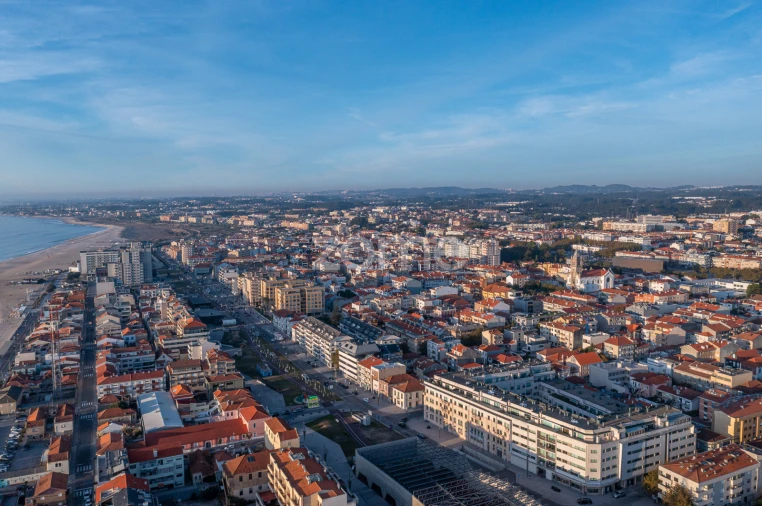 Moradia T4 para Venda em Espinho Foto 16