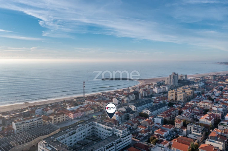 Moradia T4 para Venda em Espinho Foto 8