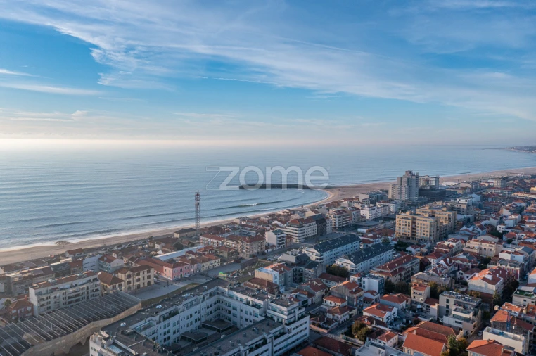 Moradia T4 para Venda em Espinho Foto 18