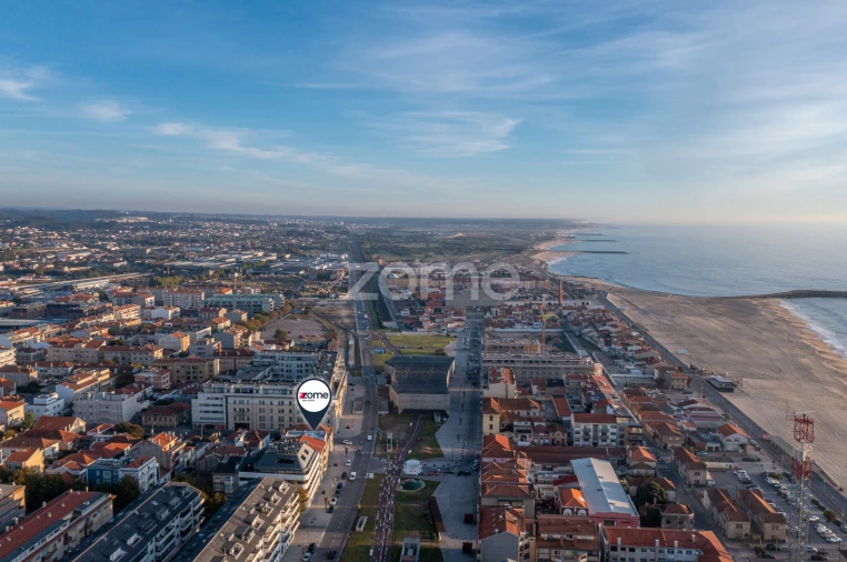 Moradia T4 para Venda em Espinho Foto 9