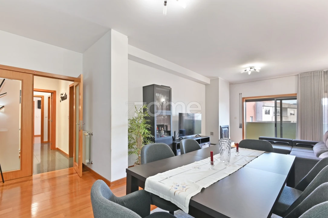 Apartamento T2 para Venda em Castêlo da Maia Foto 5