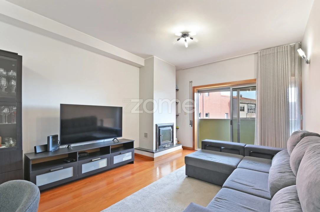 Apartamento T2 para Venda em Castêlo da Maia Foto 6