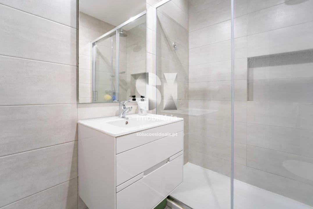 Apartamento T2 para Venda em Parceiros e Azoia Foto 27