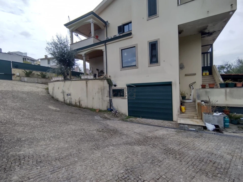 Moradia T5 para Venda em Alfena Foto 3