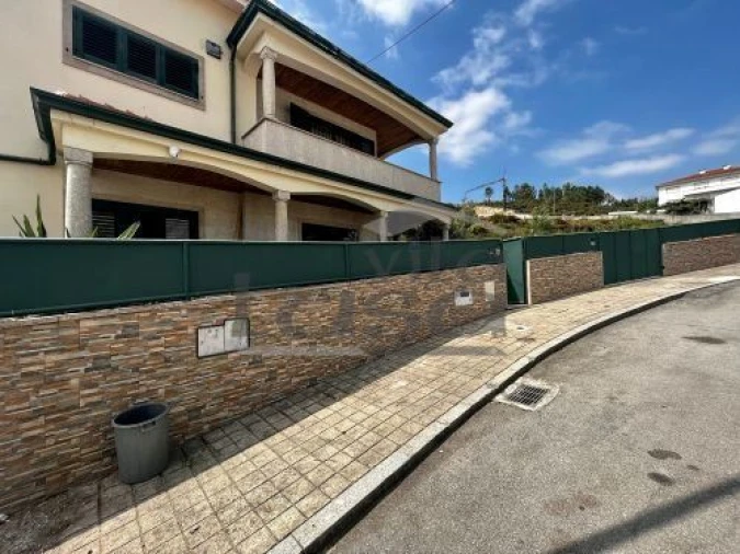 Moradia T5 para Venda em Alfena Foto 24