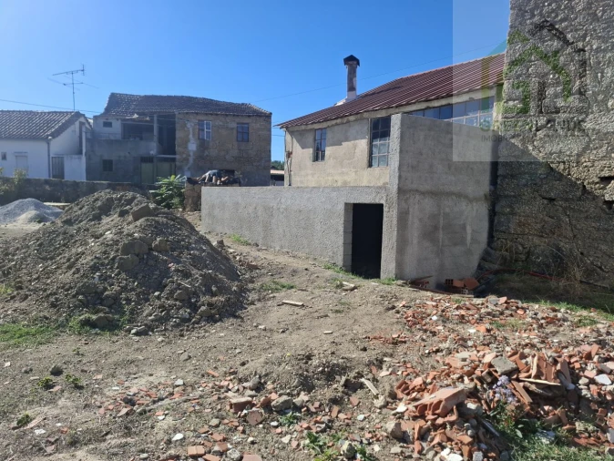 Moradia T2 para Venda em Candosa Foto 5