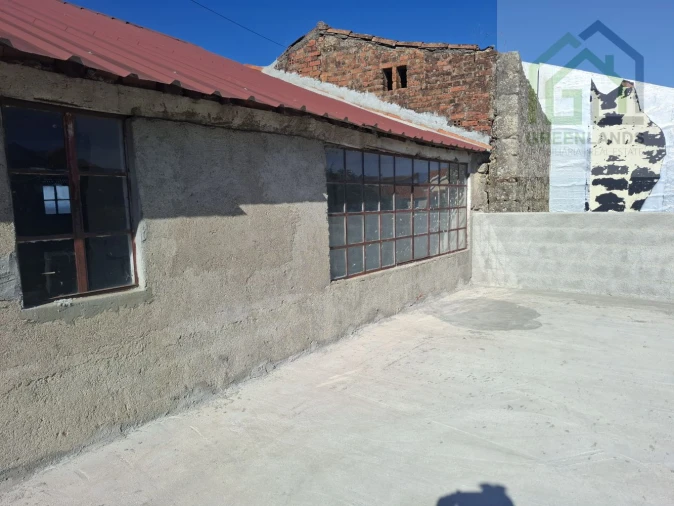 Moradia T2 para Venda em Candosa Foto 8