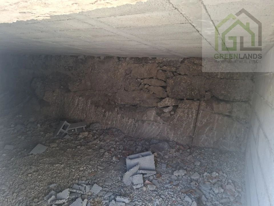 Moradia T2 para Venda em Candosa Foto 6