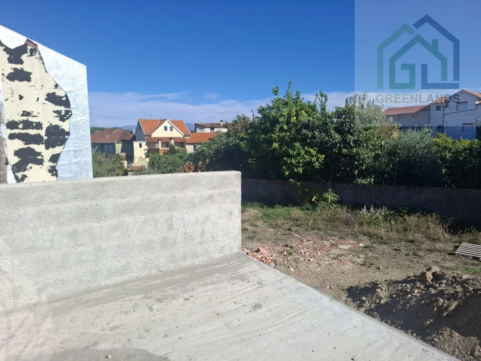 Moradia T2 para Venda em Candosa Foto 9