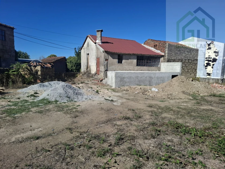 Moradia T2 para Venda em Candosa Foto 30