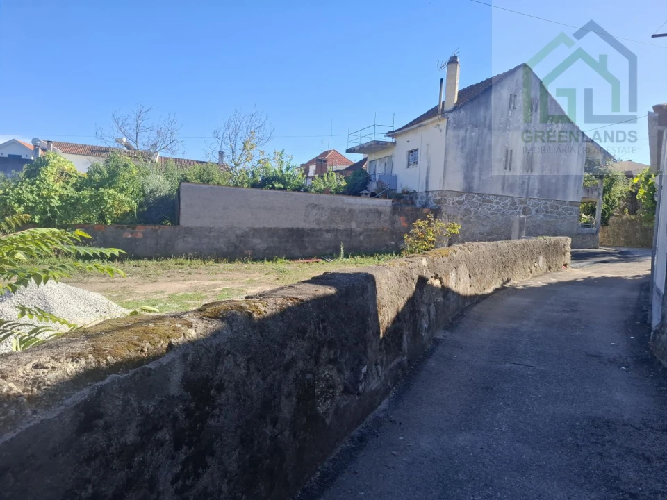 Moradia T2 para Venda em Candosa Foto 4