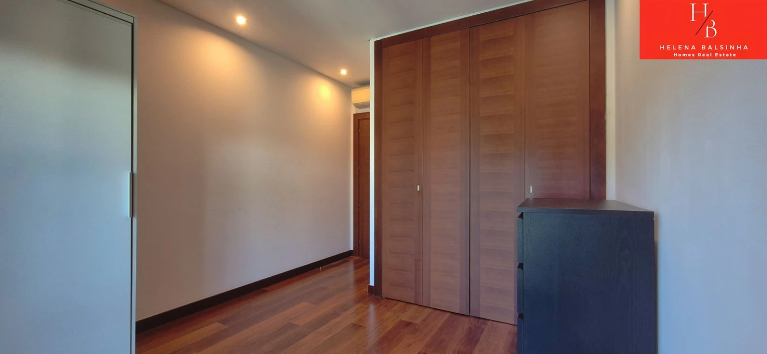 Apartamento T2 para Venda em Pontinha e Famões Foto 14