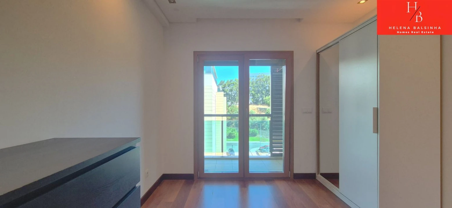 Apartamento T2 para Venda em Pontinha e Famões Foto 24