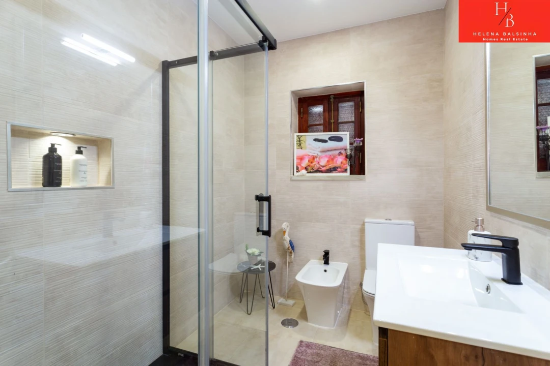 Moradia T6 para Venda em Encarnação Foto 11