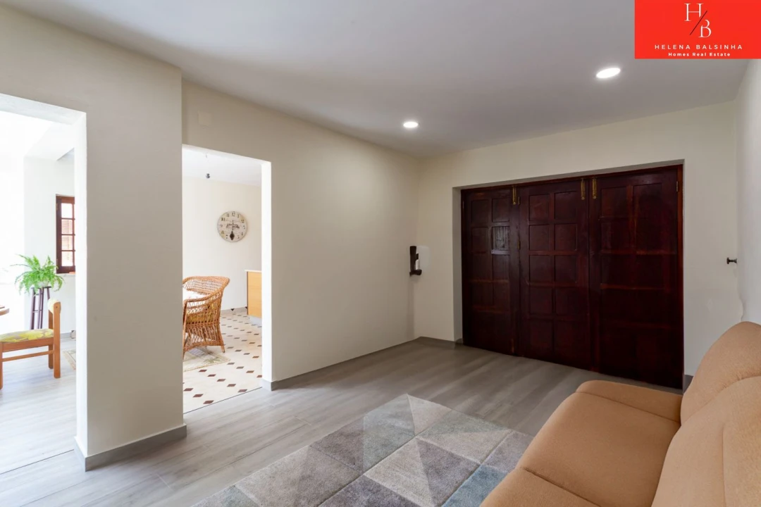 Moradia T6 para Venda em Encarnação Foto 22