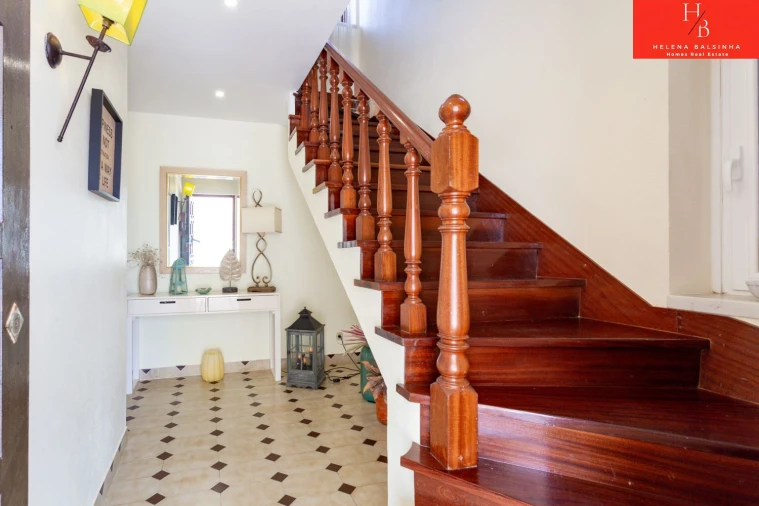 Moradia T6 para Venda em Encarnação Foto 3