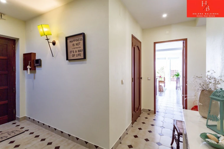 Moradia T6 para Venda em Encarnação Foto 4