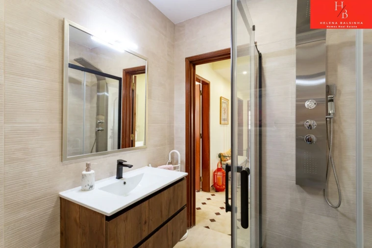 Moradia T6 para Venda em Encarnação Foto 12