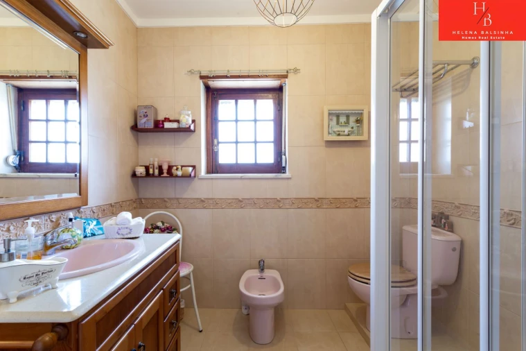 Moradia T6 para Venda em Encarnação Foto 48