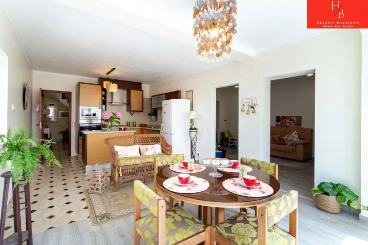 Moradia T6 para Venda em Encarnação Foto 18