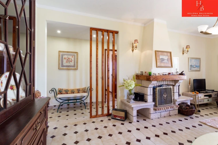 Moradia T6 para Venda em Encarnação Foto 10