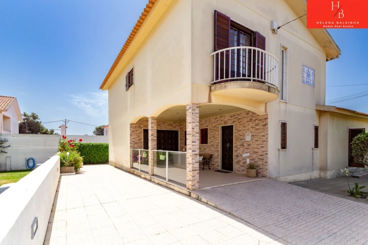 Moradia T6 para Venda em Encarnação Foto 56