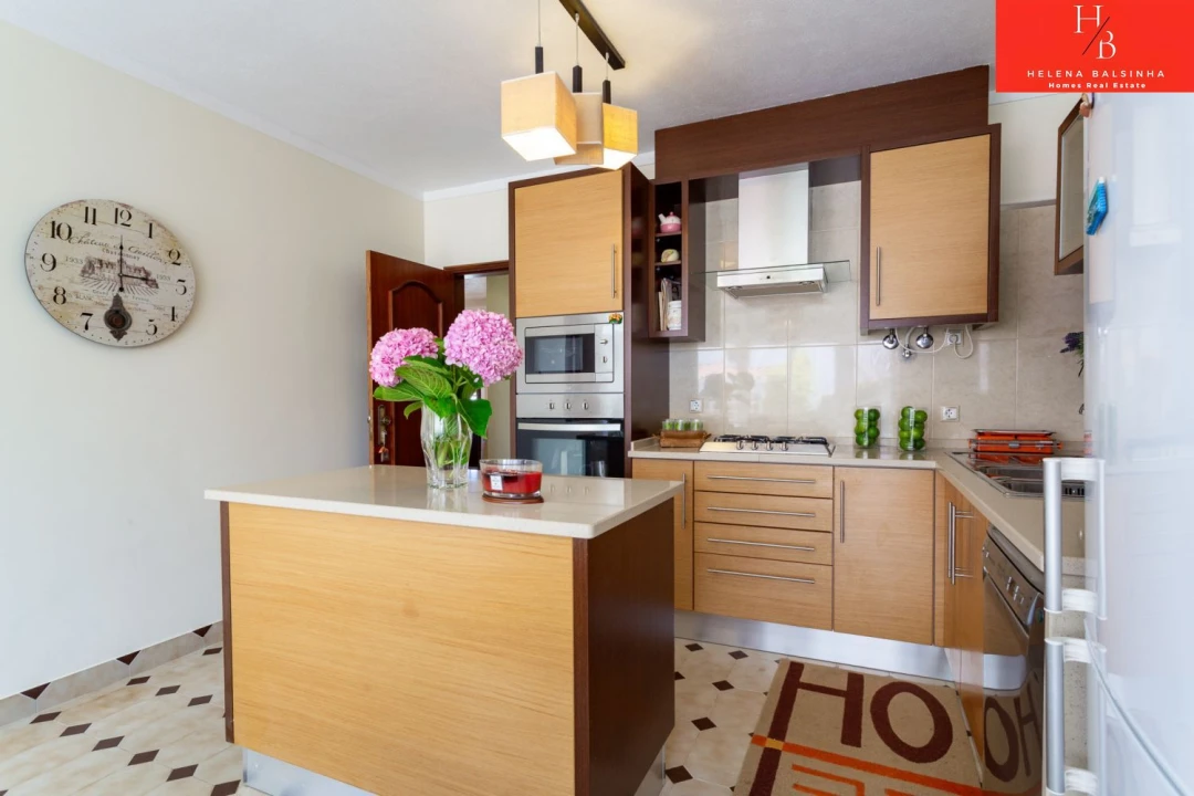 Moradia T6 para Venda em Encarnação Foto 15