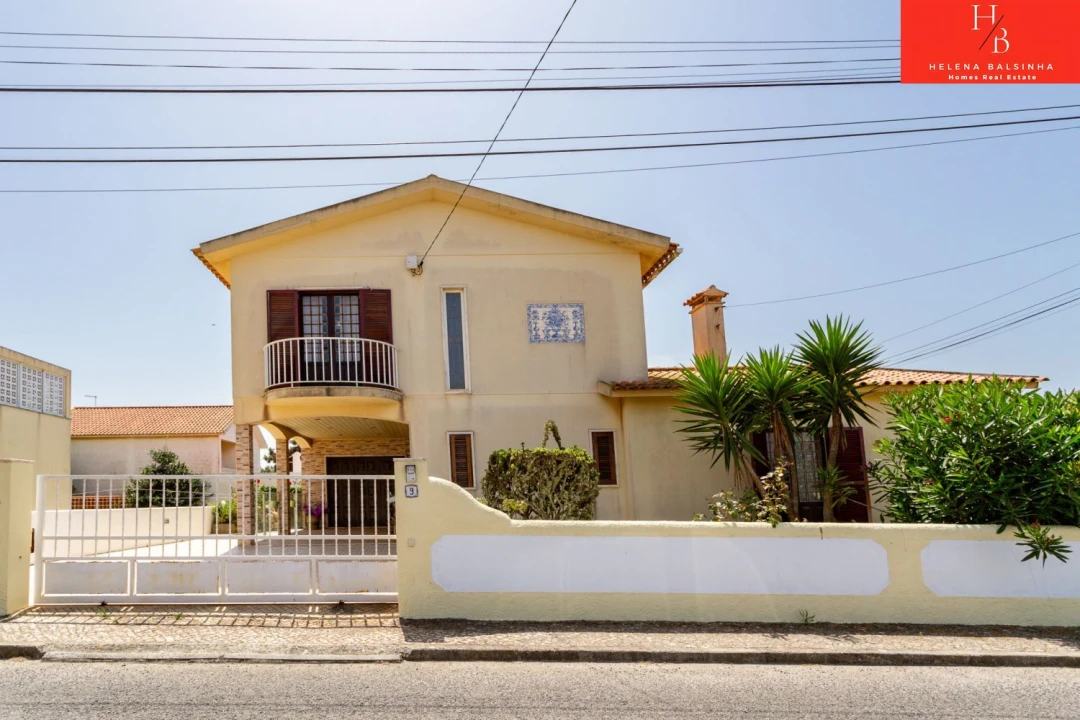 Moradia T6 para Venda em Encarnação Foto 59