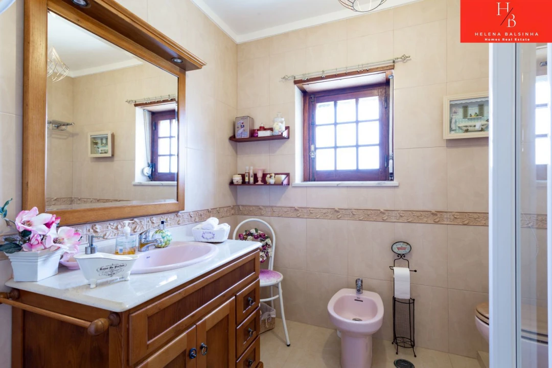 Moradia T6 para Venda em Encarnação Foto 49