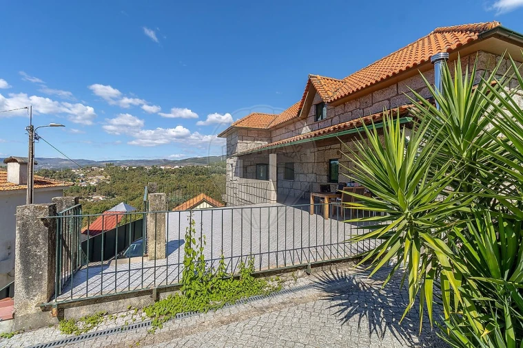 Moradia T4 para Venda em Vila Chã do Marão Foto 1